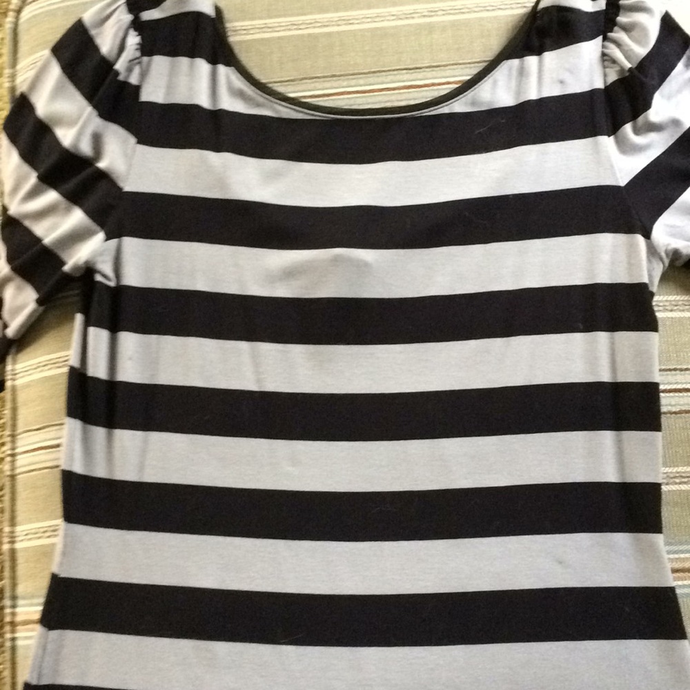 A unique flattering White house Black market top.